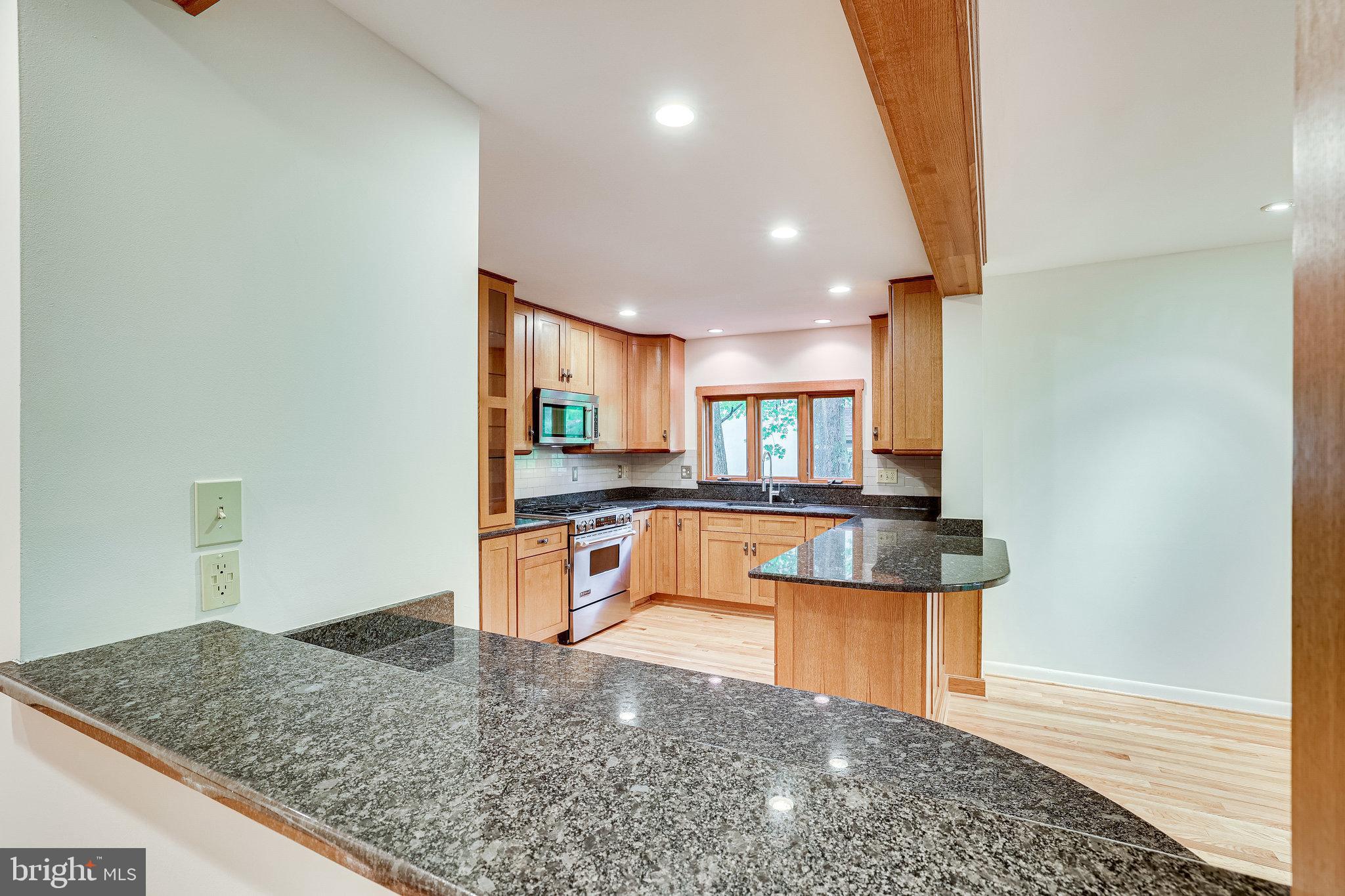 1575 Inlet Court Reston, VA 20190 - Photo 13 of 57 Granite Counters