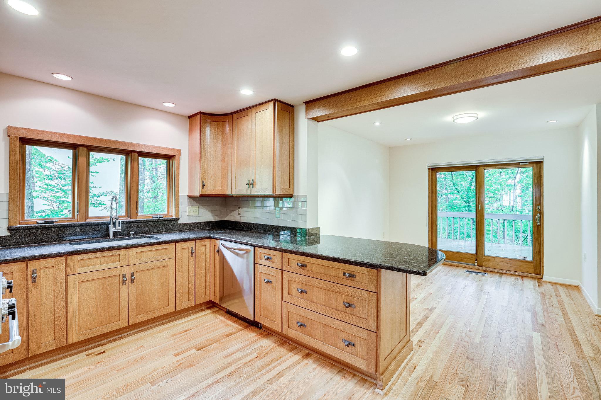 1575 Inlet Court Reston, VA 20190 - Photo 15 of 57 Oversized Counter for Bar Stools