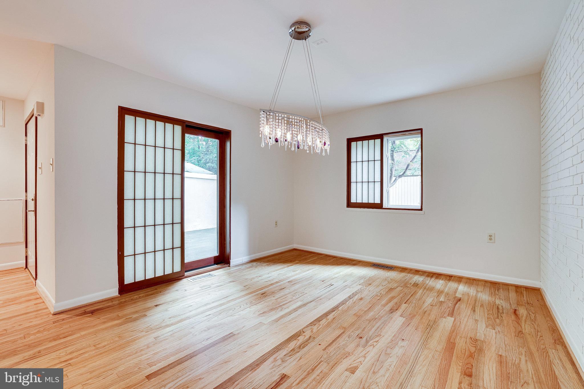 1575 Inlet Court Reston, VA 20190 - Photo 20 of 57 SGD to Courtyard