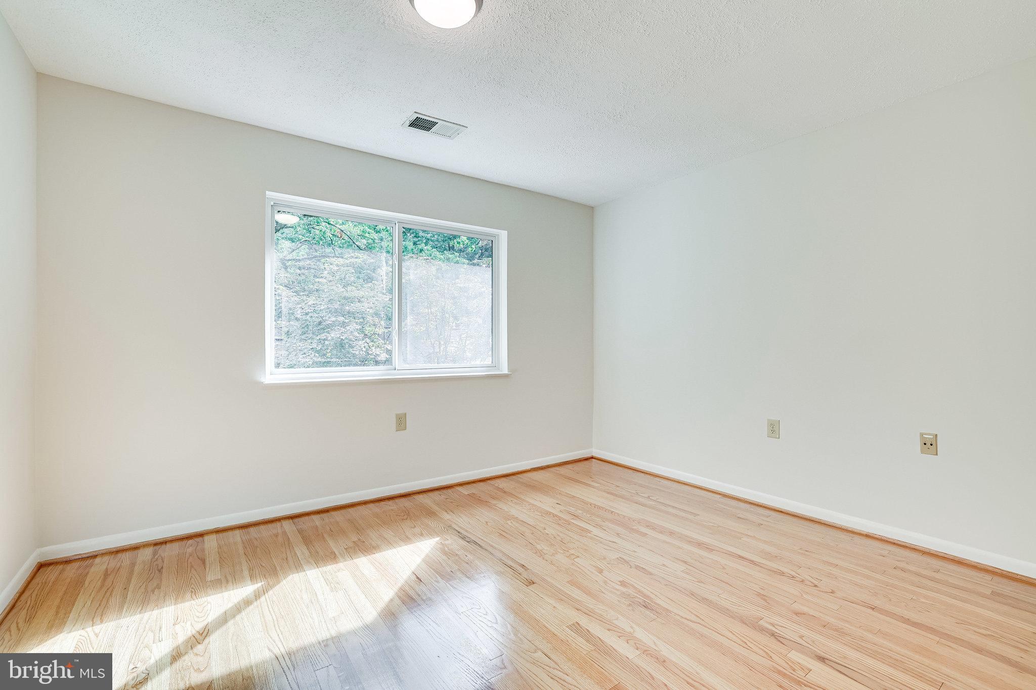 1575 Inlet Court Reston, VA 20190 - Photo 38 of 57 Third Bedroom