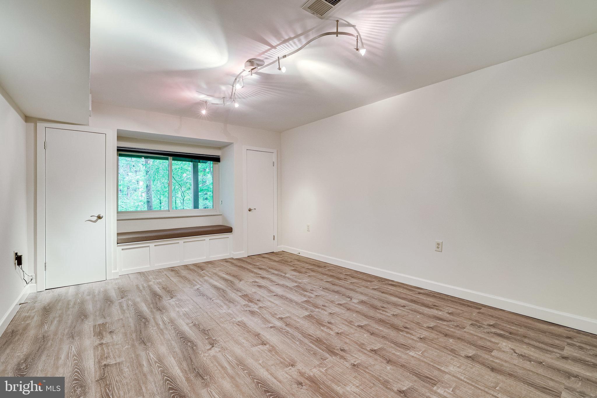 1575 Inlet Court Reston, VA 20190 - Photo 40 of 57 4th BR with Built In Window Seat and Storage