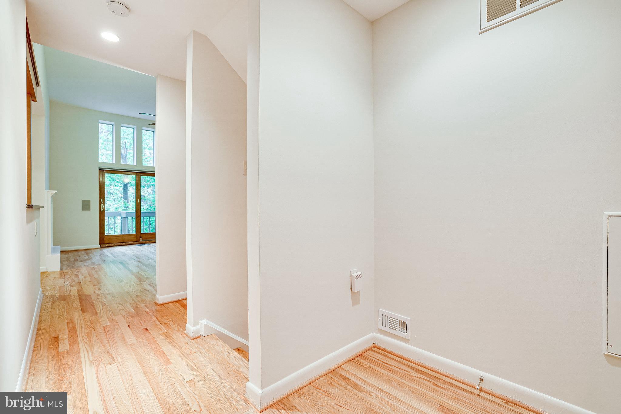 1575 Inlet Court Reston, VA 20190 - Photo 6 of 57 Entrance