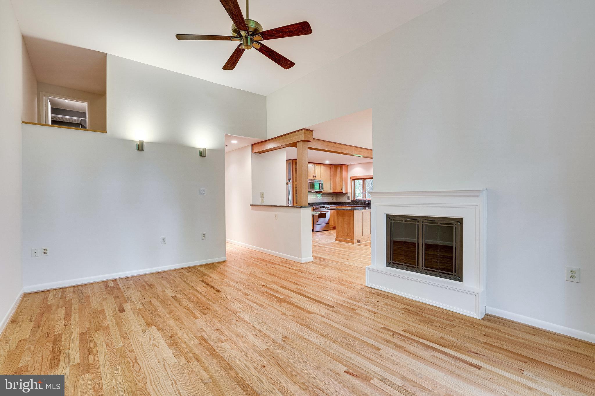 1575 Inlet Court Reston, VA 20190 - Photo 8 of 57 Living Room