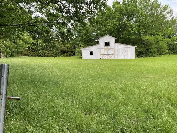 a picture of a field