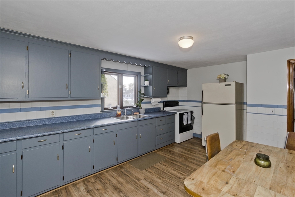 147 Bowles Park Springfield, MA 01104 - Photo 8 of 30