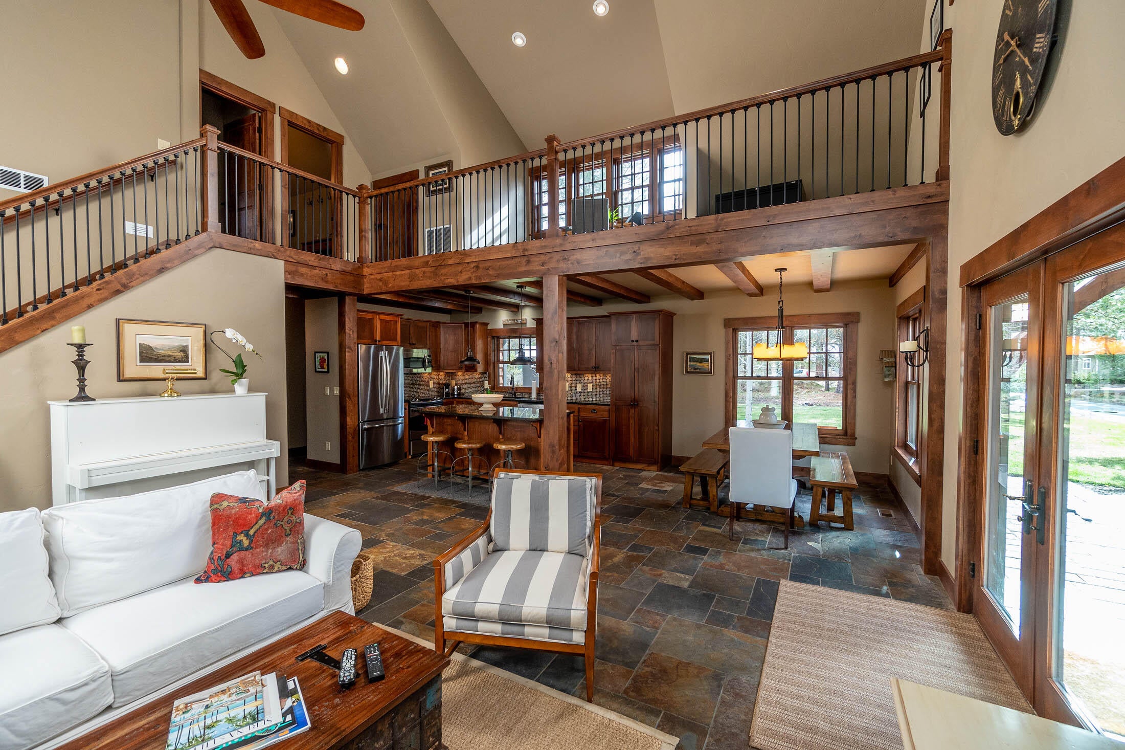 56055 Savage Road Bend, OR 97707 - Photo 10 of 40 20