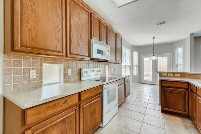 $2,550 | 9937 Appletree Way, Fort Worth, TX 76244