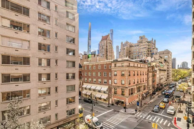 $645,000 | 27 East 65th Street, Unit 6E | Lenox Hill