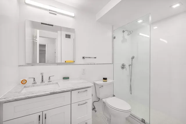 $645,000 | 27 East 65th Street, Unit 6E | Lenox Hill