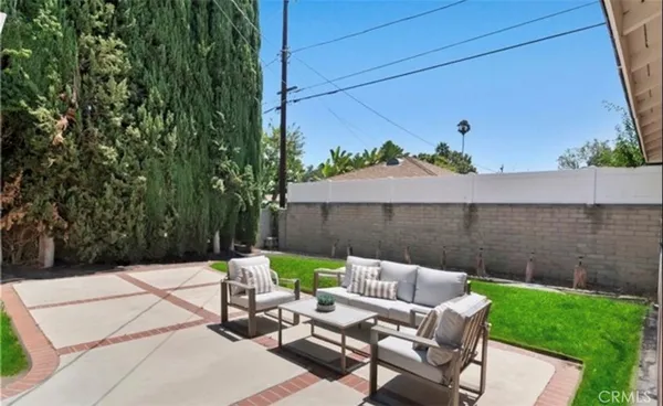 $5,595 | 16828 Margate Street, Encino, CA 91436