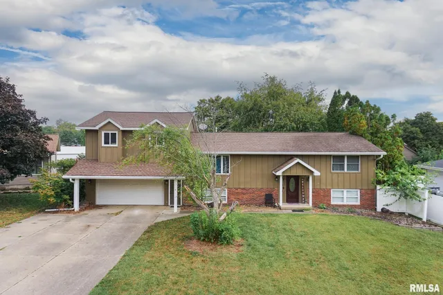 $247,000 | 207 Heritage Court, Delavan, IL 61734