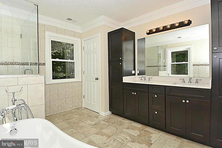 445 Magothy Bridge Road Pasadena, MD 21122 - Photo 3 of 30 Bath (Master)