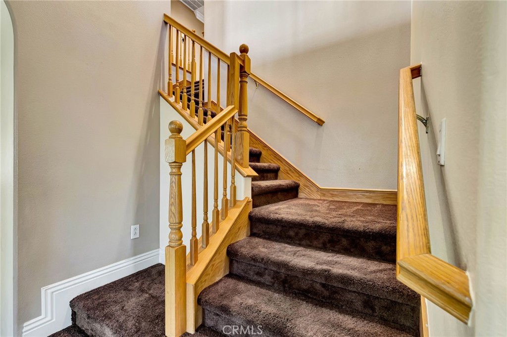 17603 Fan Palm Lane Riverside, CA 92503 - Photo 14 of 53 Staircase