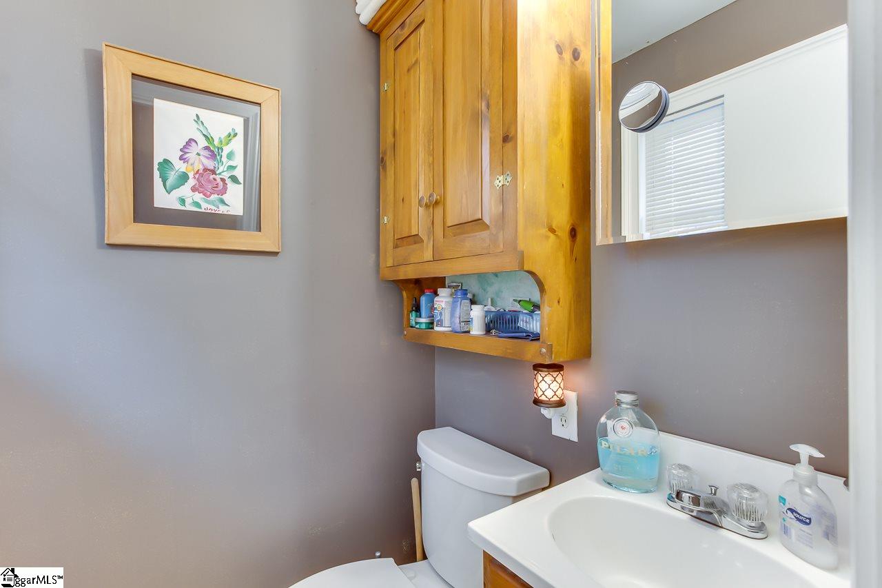 4200 Edwards Road Taylors, SC 29687 - Photo 18 of 29 Gallery Image 18