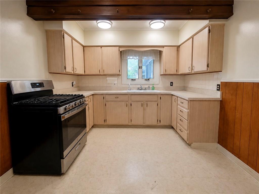 179 Roxborough Road Rochester, NY 14619 - Photo 19 of 35