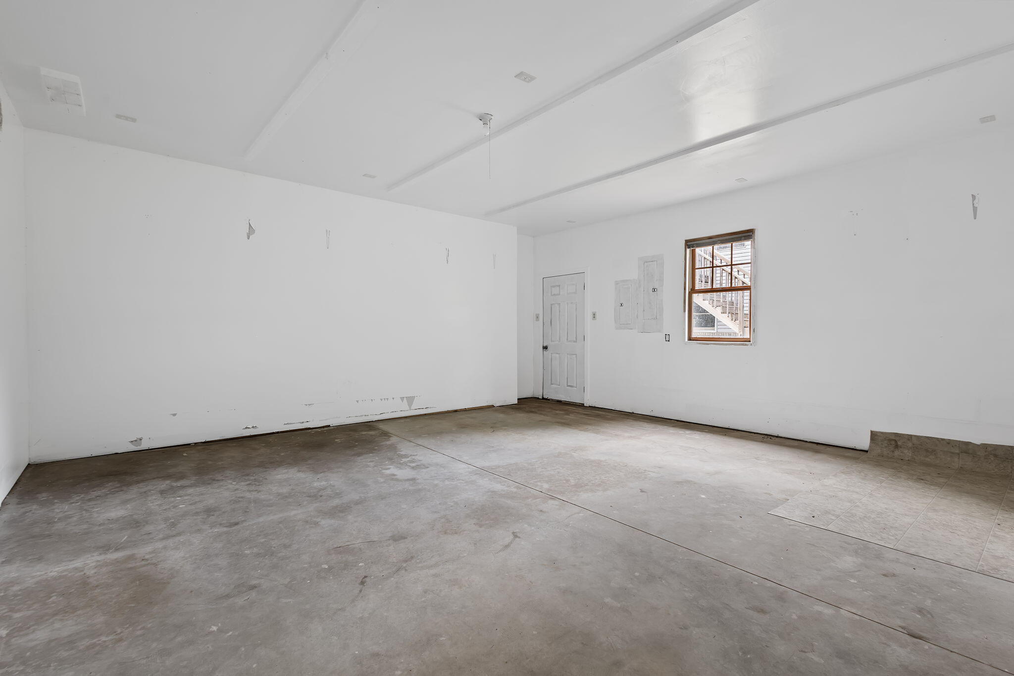 2549 East 1100 North Demotte, IN 46310 - Photo 62 of 74 an empty room with windows