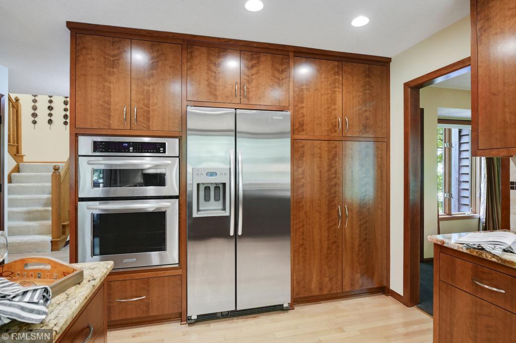 689 Stonewood Road Eagan, MN 55123 - Photo 16 of 64