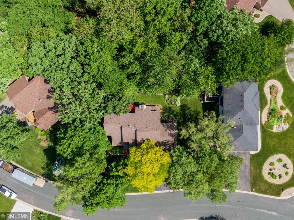 689 Stonewood Road Eagan, MN 55123 - Photo 3 of 64