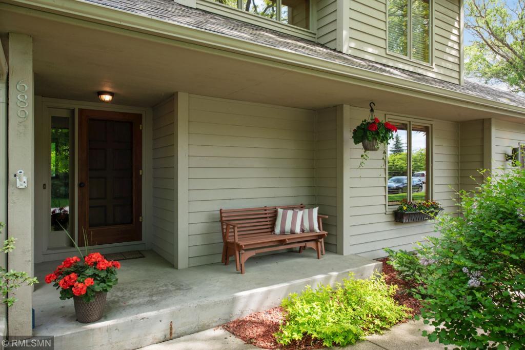 689 Stonewood Road Eagan, MN 55123 - Photo 4 of 64