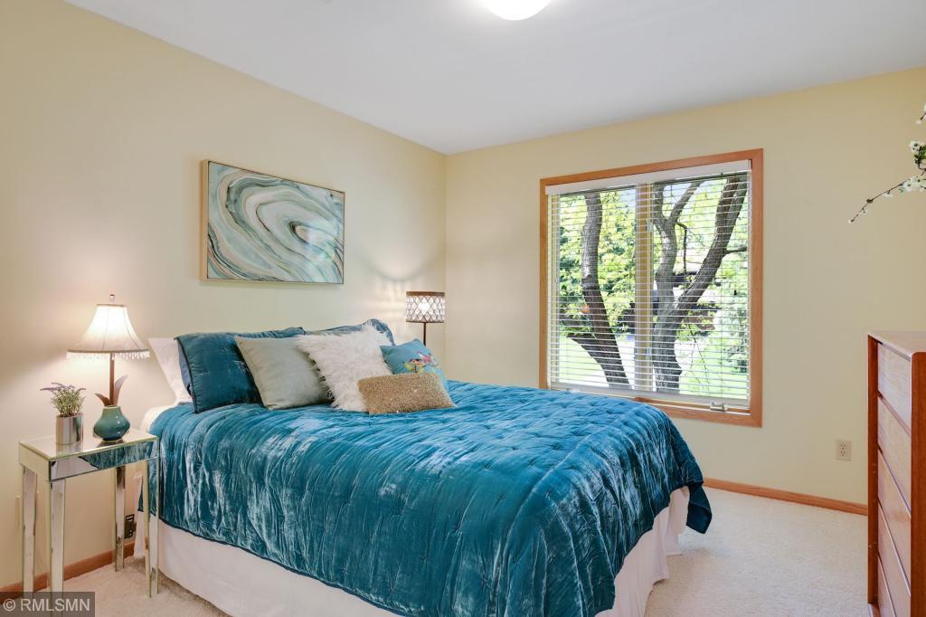 689 Stonewood Road Eagan, MN 55123 - Photo 37 of 64