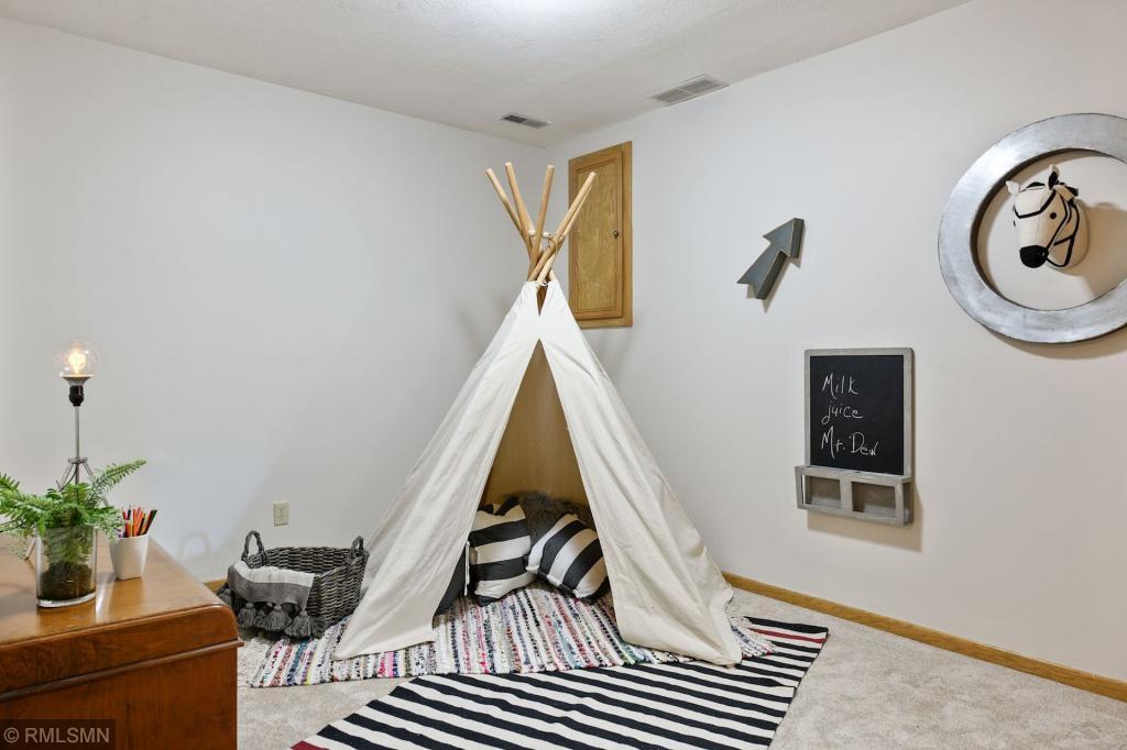 689 Stonewood Road Eagan, MN 55123 - Photo 46 of 64