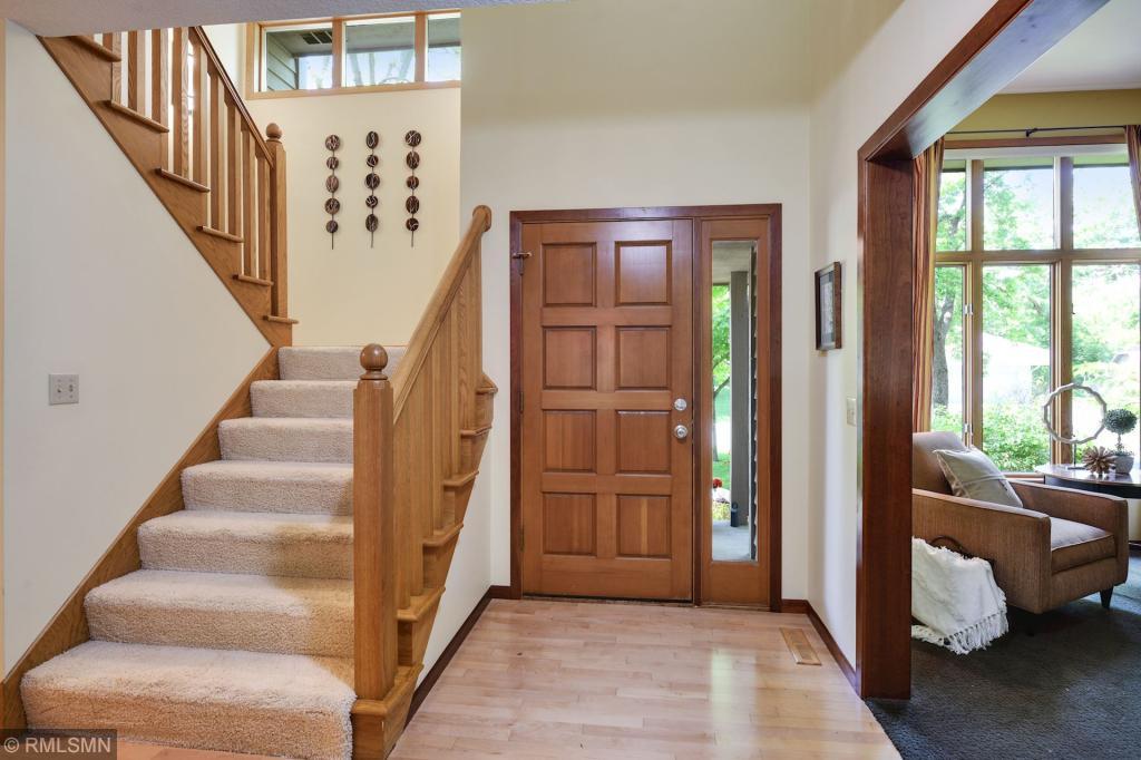 689 Stonewood Road Eagan, MN 55123 - Photo 6 of 64