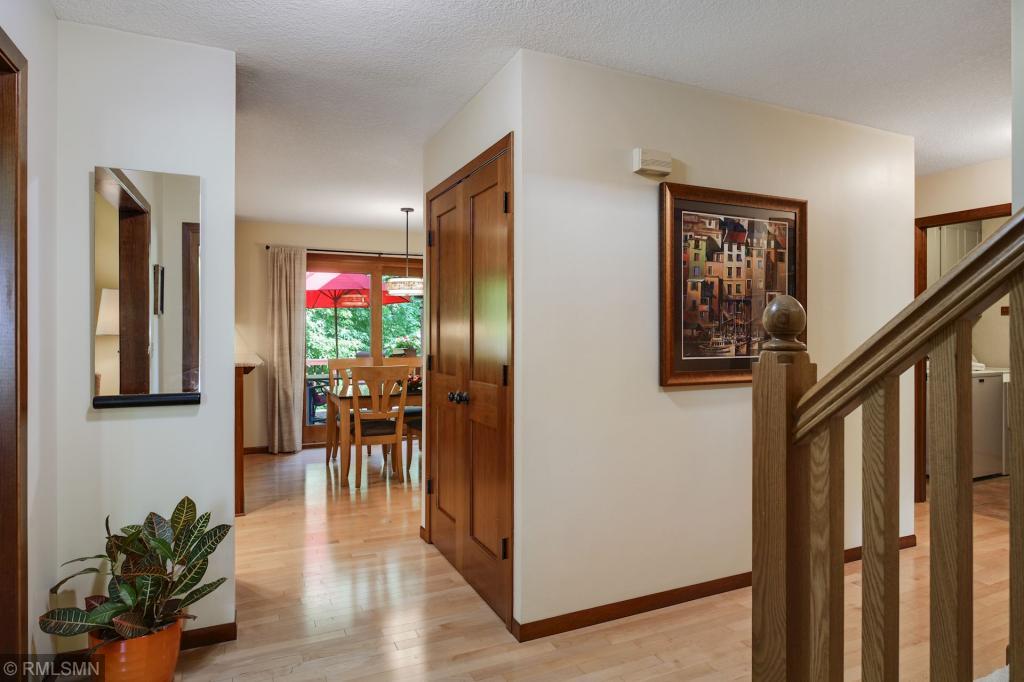 689 Stonewood Road Eagan, MN 55123 - Photo 7 of 64