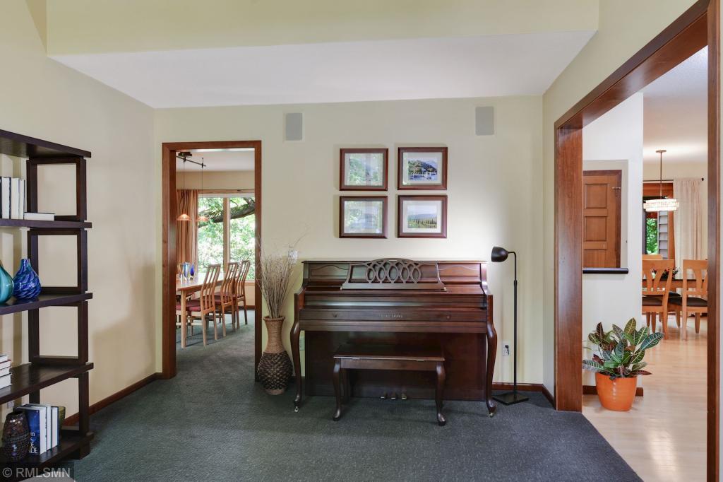 689 Stonewood Road Eagan, MN 55123 - Photo 10 of 64