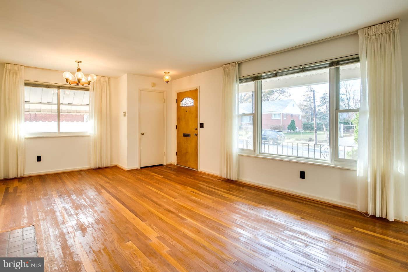 9703 Armistead Road Silver Spring, MD 20903 - Photo 3 of 11 Living Room