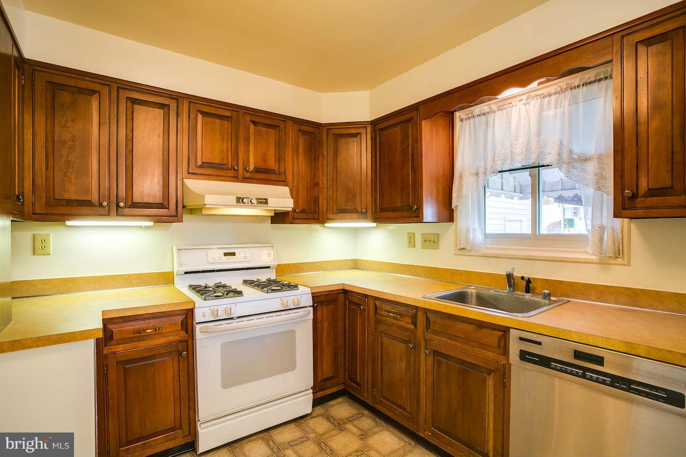 9703 Armistead Road Silver Spring, MD 20903 - Photo 4 of 11 Kitchen