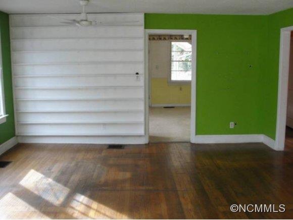 441 Governors View Road Asheville, NC 28805 - Photo 11 of 13 Gallery Image 11