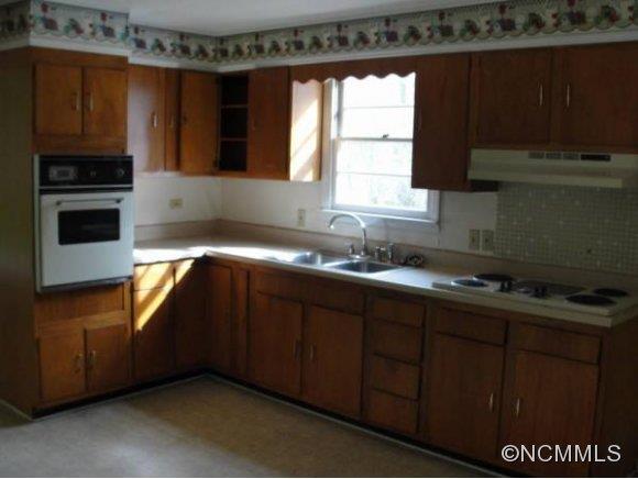 441 Governors View Road Asheville, NC 28805 - Photo 12 of 13 Gallery Image 12