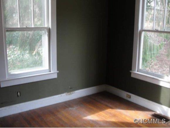 441 Governors View Road Asheville, NC 28805 - Photo 10 of 13 Gallery Image 10