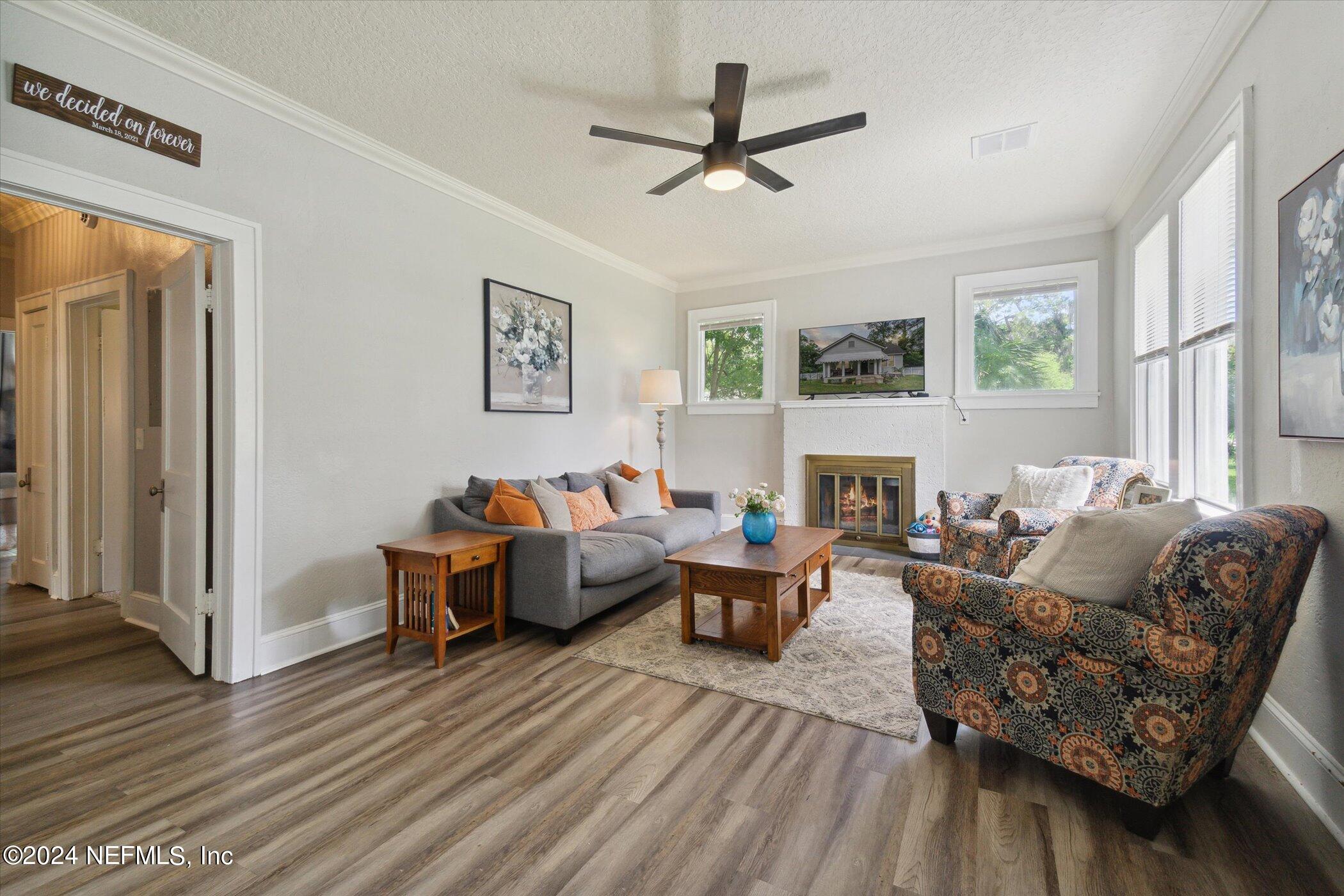 1262 Murray Drive Jacksonville, FL 32205 - Photo 11 of 42 a living room with furniture