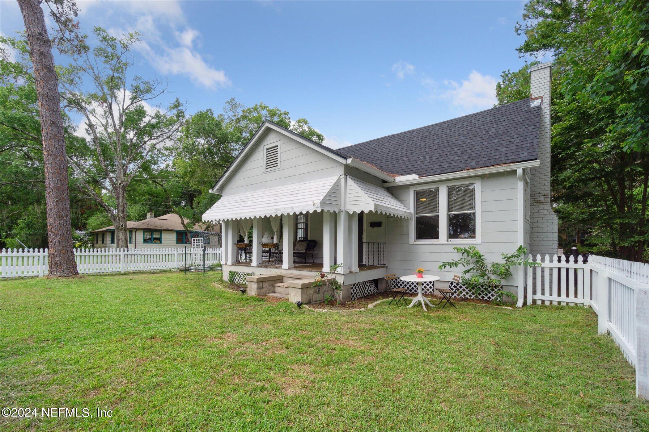 1262 Murray Drive Jacksonville, FL 32205 - Photo 2 of 42 a front view of a house with garden