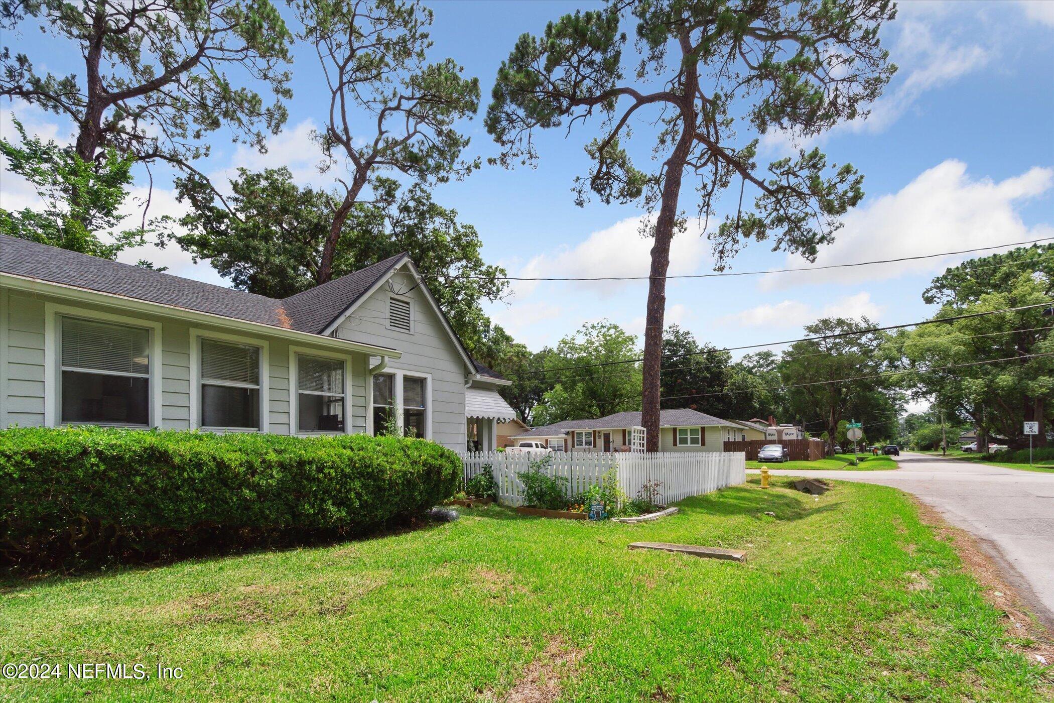1262 Murray Drive Jacksonville, FL 32205 - Photo 40 of 42 a front view of a house with yard and green space