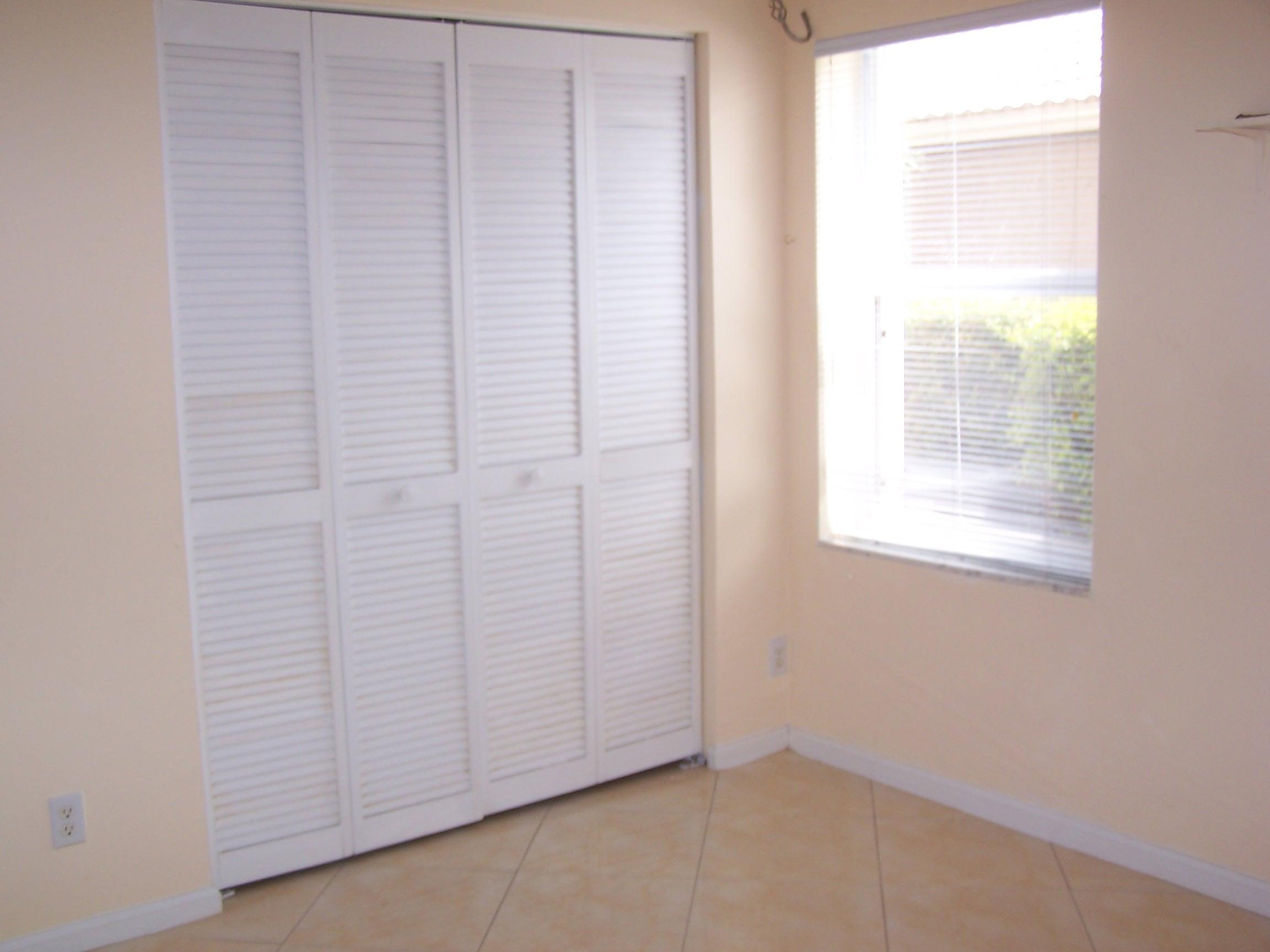 112 Cove Road Greenacres, FL 33413 - Photo 10 of 25 100_5688