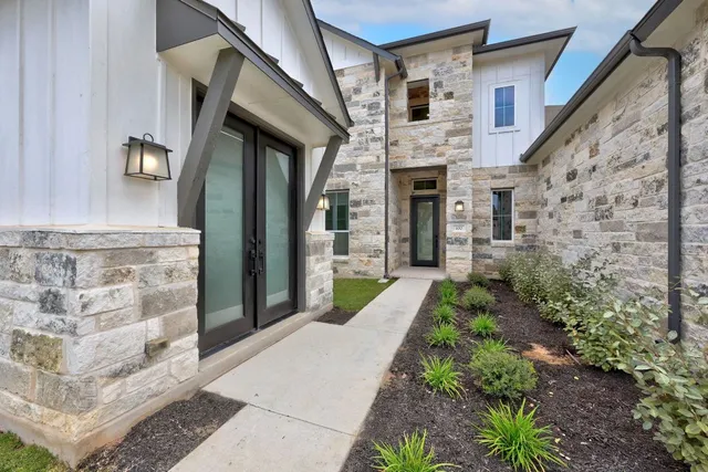 $734,983 | 1201 Main Street, Liberty Hill, TX 78642