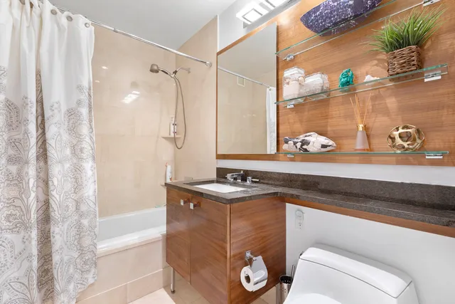 $995,000 | 120 Riverside Boulevard, Unit 8J | Upper West Side