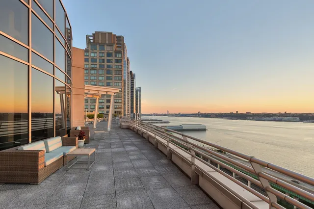 $995,000 | 120 Riverside Boulevard, Unit 8J | Upper West Side