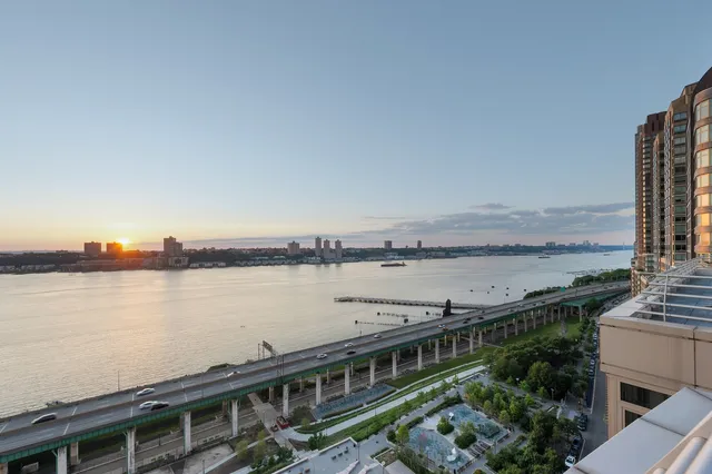 $995,000 | 120 Riverside Boulevard, Unit 8J | Upper West Side
