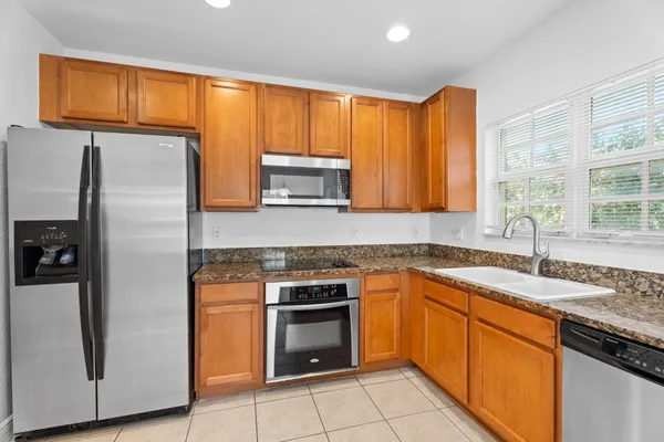 $2,999 | 601 South Federal Highway, Unit 34, Lake Worth Beach, FL 33460