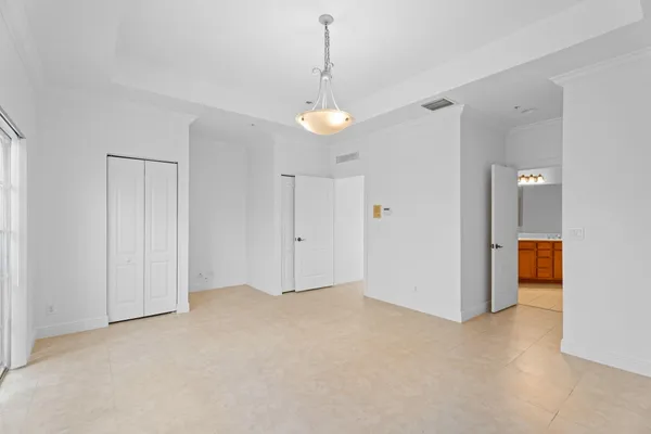 $2,999 | 601 South Federal Highway, Unit 34, Lake Worth Beach, FL 33460