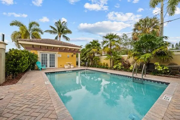 $2,999 | 601 South Federal Highway, Unit 34, Lake Worth Beach, FL 33460