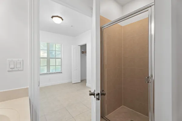 $2,999 | 601 South Federal Highway, Unit 34, Lake Worth Beach, FL 33460