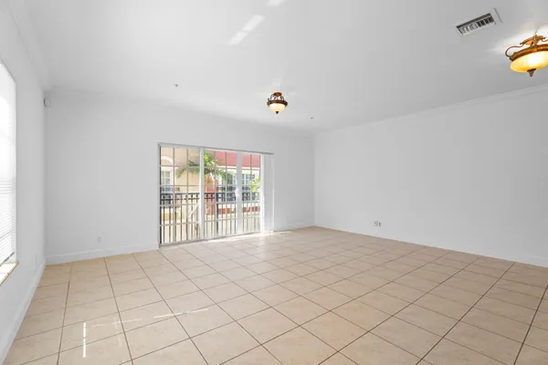 $2,999 | 601 South Federal Highway, Unit 34, Lake Worth Beach, FL 33460