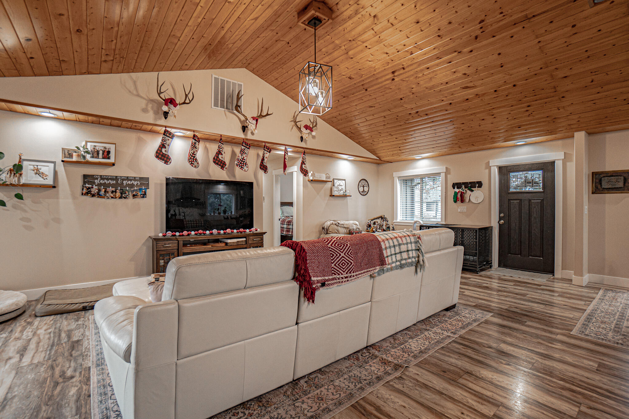 1027 Chevney Drive Shady Cove, OR 97539 - Photo 6 of 29 DSC02598-HDR
