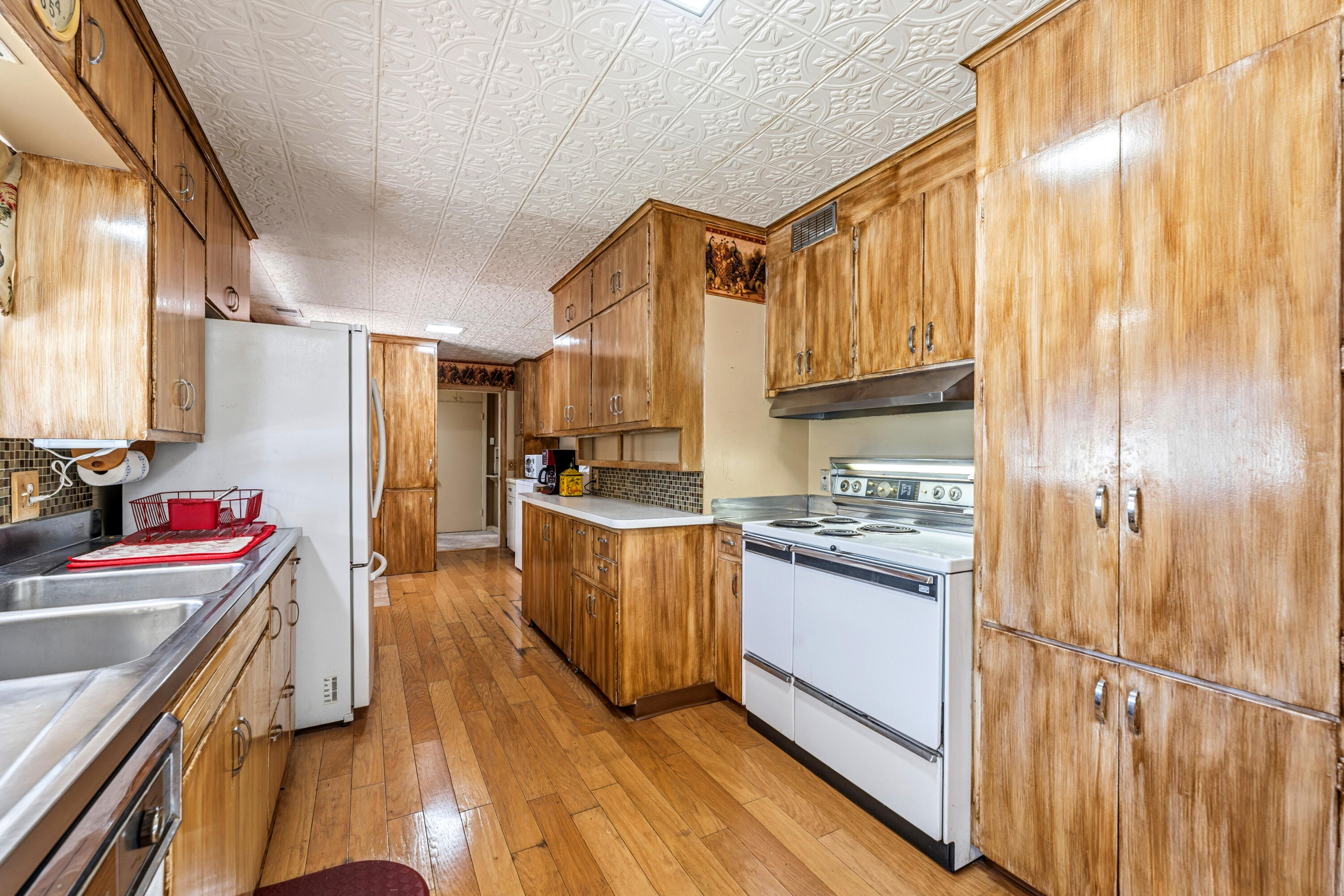 1805 West Kilgore Road Portage, MI 49024 - Photo 10 of 33 Kitchen