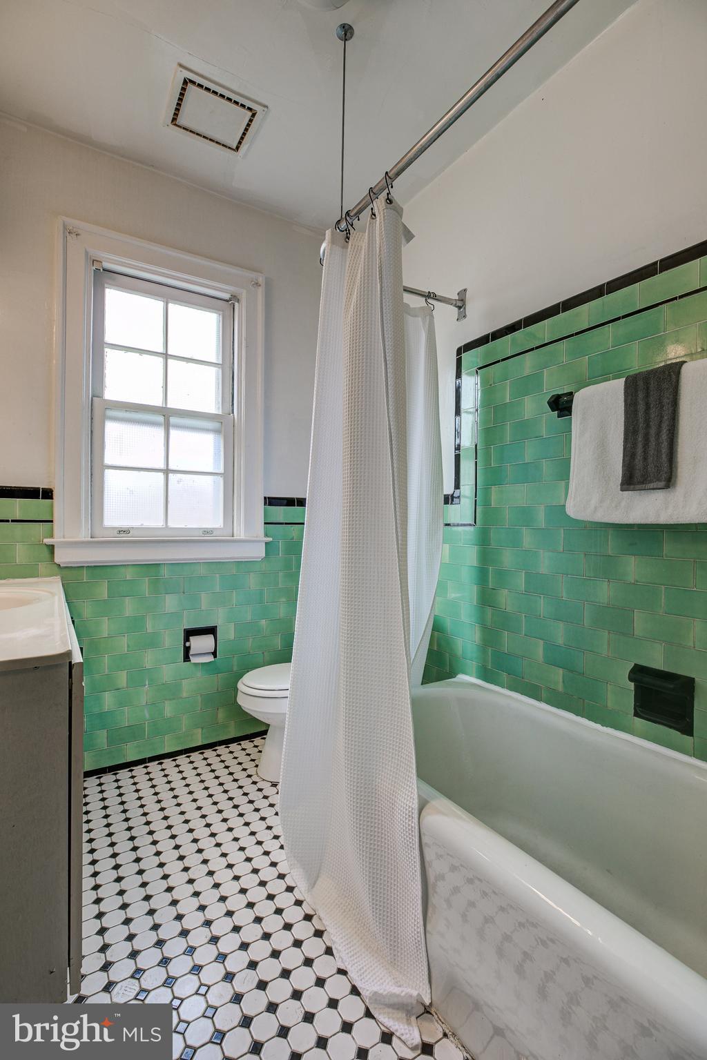 606 Nottingham Road Baltimore, MD 21229 - Photo 27 of 43