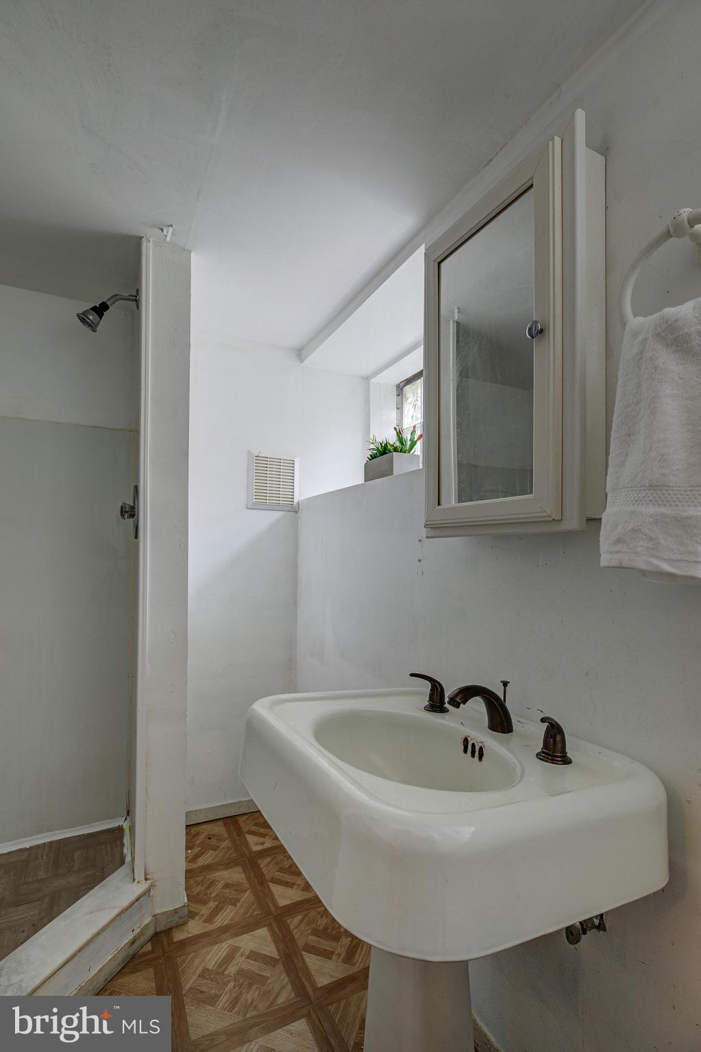 606 Nottingham Road Baltimore, MD 21229 - Photo 38 of 43